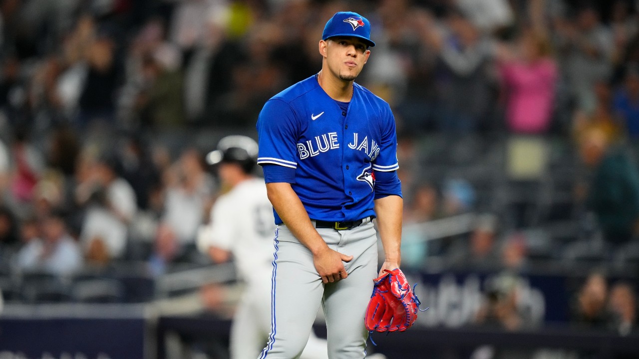 Blue Jays rally from 5 down to snap Yankees' 9-game win streak