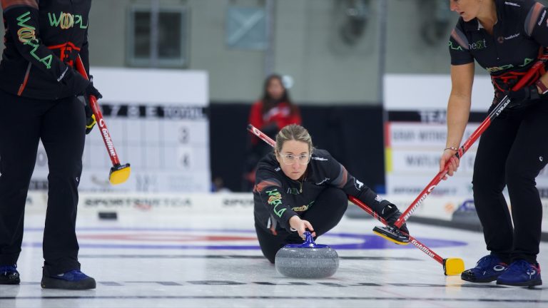 Christina Black shoots a stone during the HearingLife Tour Challenge on Wednesday, Oct. 19, 2022, in Grande Prairie, Alta. (Anil Mungal/GSOC)