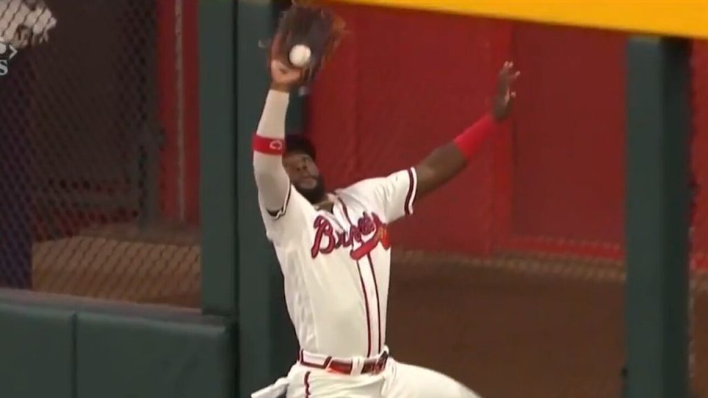 Gotta See It: Harris makes unreal catch at wall, doubles up Harper