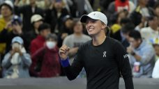 Swiatek defeats Gauff in straight sets at WTA Finals