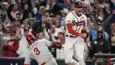 Braves rally from down four on d’Arnaud, Riley homers to even NLDS vs. Phillies