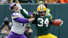 Cousins throws 2 TD passes before leaving with injury in Vikings’ victory over Packers