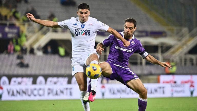 Fiorentina's Giacomo Bonaventura, right, and Empoli's Nicolo Cambiaghi in action during the Serie A soccer match between Fiorentina and Empoli at Artemio Franchi Stadium. (Massimo Paolone/LaPresse via AP)