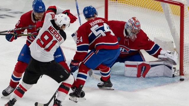 Bad second period dooms Devils in Game 4 loss to Hurricanes