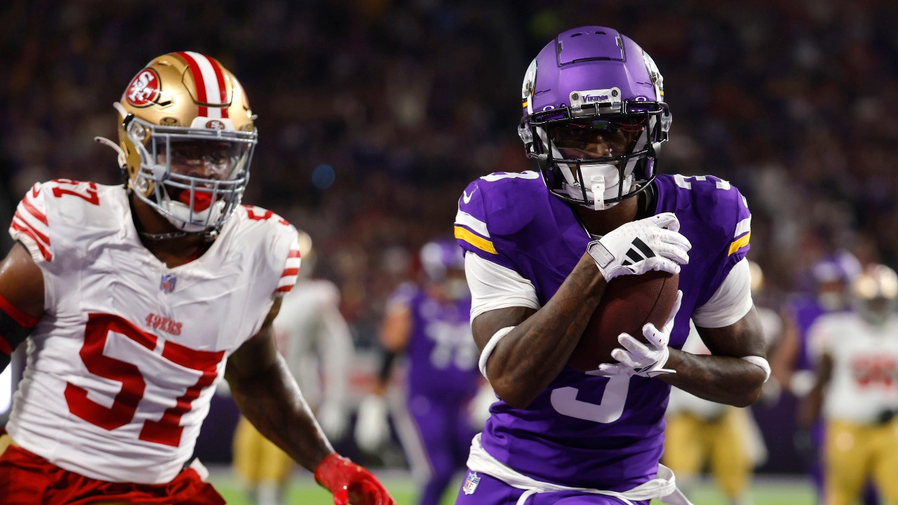 Addison hauls in two TD passes as Vikings upset 49ers - Sportsnet.ca
