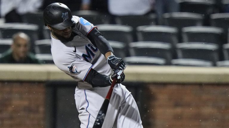 Miami Marlins' Bryan De La Cruz hits a single against the New York Mets during the ninth inning of a baseball game Thursday, Sept. 28, 2023, in New York. (Frank Franklin II/AP)