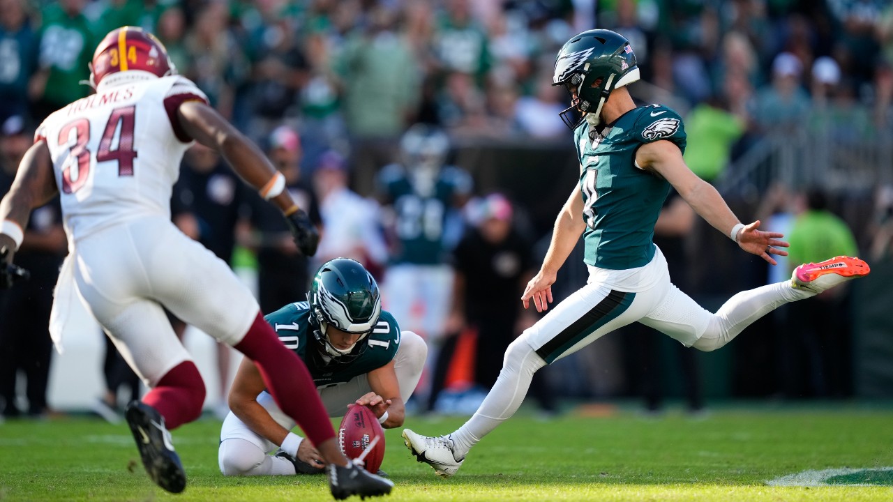 Hurts throws for 319 yards, Elliott's 54-yarder lifts 4-0 Eagles past  Commanders 34-31 in OT
