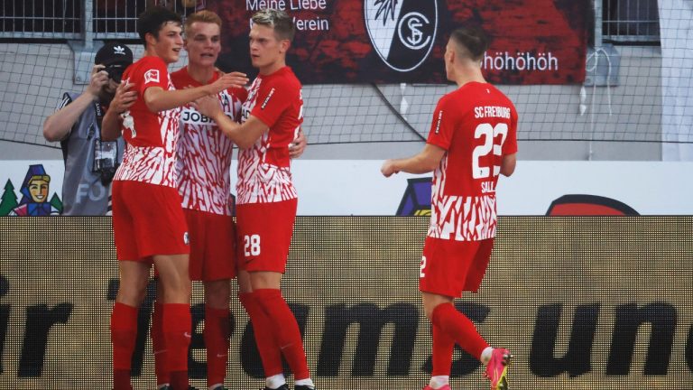 Freiburg's Philipp Lienhart, second left, celebrates scoring with teammates during the Bundesliga soccer match between SC Freiburg and FC Augsburg at Europa-Park Stadion, Freiburg, Germany, Sunday Oct. 1, 2023. (Philipp von Ditfurth/dpa via AP)