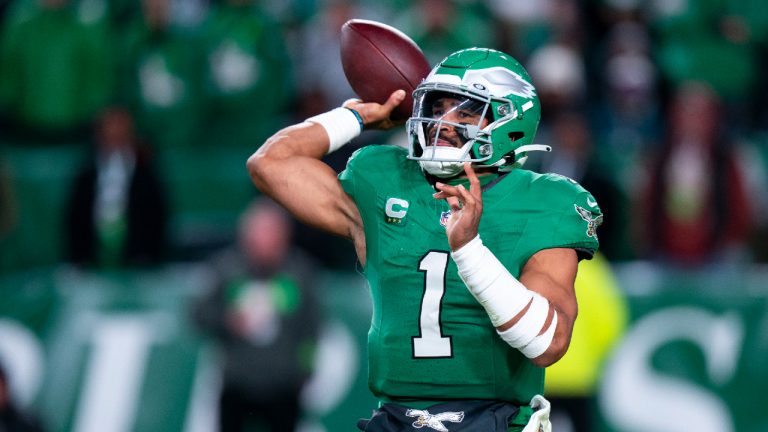 Eagles QB Jalen Hurts likely to start with knee injury Sunday against Washington - Sportsnet.ca