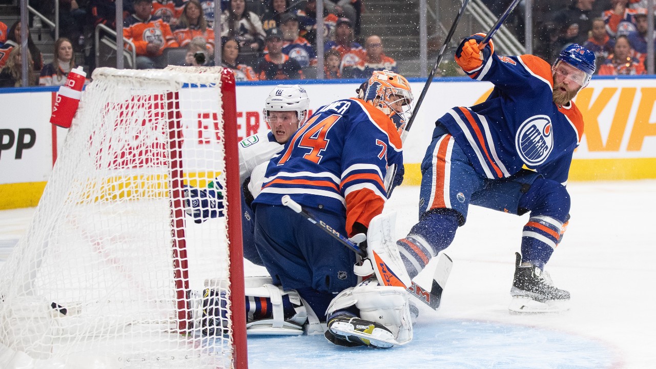Casey DeSmith shines, Canucks beat Oilers for second straight game
