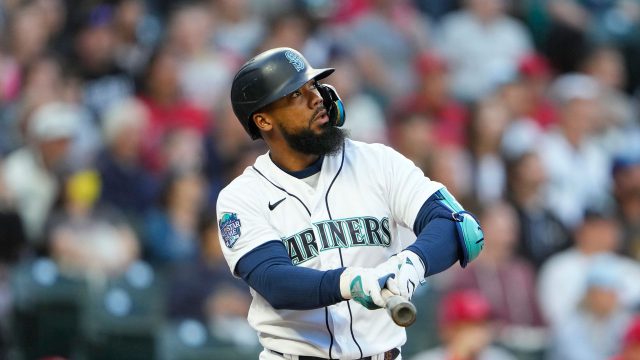 Report: Teoscar Hernandez agrees to one-year, $23.5 million