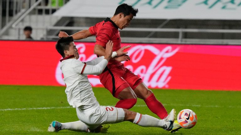 South Korea's Hwang Hee-chan, right, shoots the ball to score a goal during an international friendly soccer match between South Korea and Vietnam in Suwon, South Korea, Tuesday, Oct. 17, 2023. (AP Photo/Ahn Young-joon).