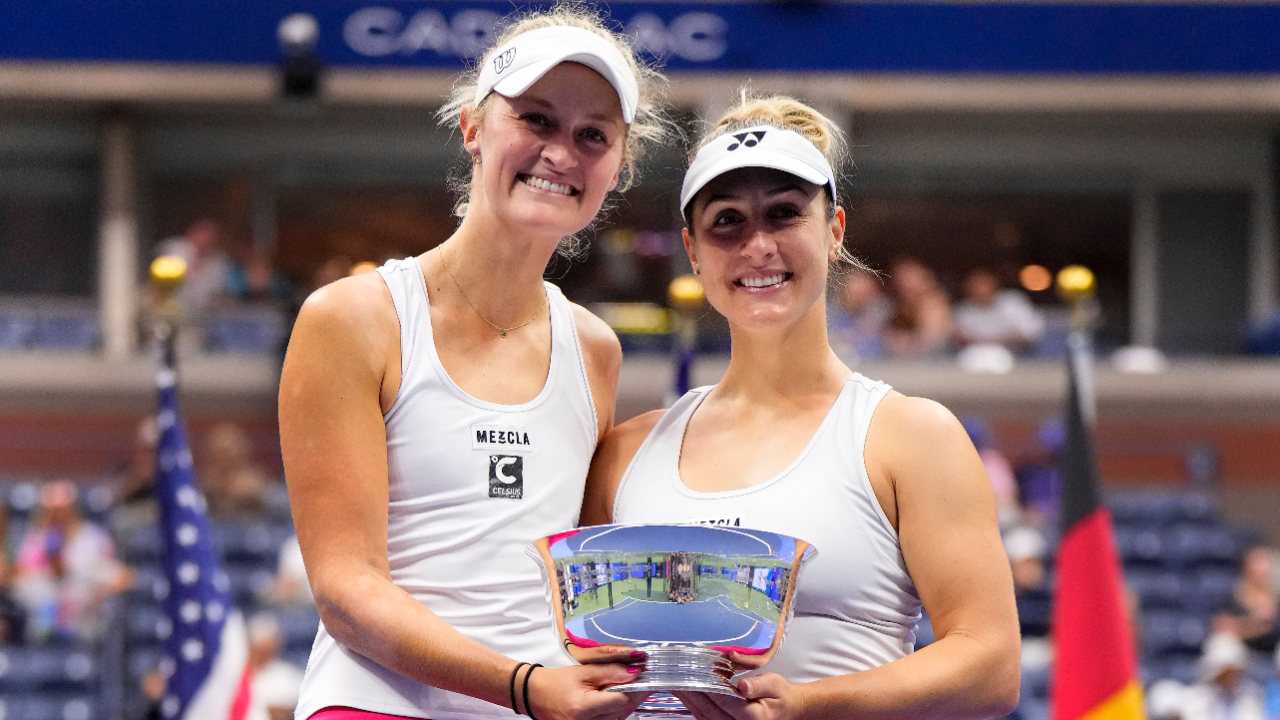 Dabrowski, Routliffe advance to doubles semis at year-ending WTA Finals