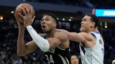 Antetokounmpo scores 40 as Bucks take down Mavericks