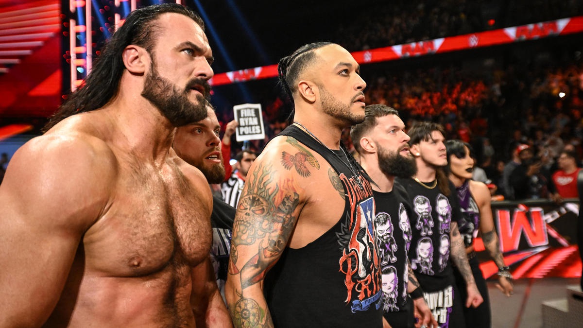 Major star is expected to turn on their teammate at WWE Survivor Series 2023?  Fans are sure of it after a recent reveal!