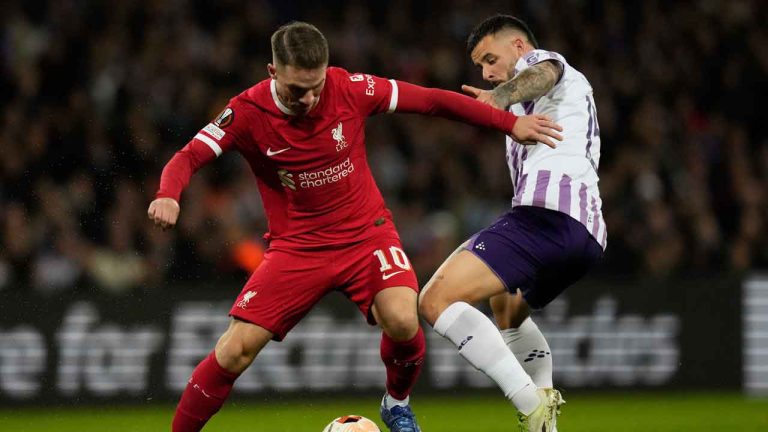 Liverpool's Alexis Mac Allister, left, and Toulouse's Aron Donnum, challenge for the ball during the Europa League Group E soccer match between Toulouse and Liverpool, at the Toulouse Stadium. (Thibault Camus/AP)