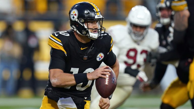 Pittsburgh Steelers quarterback Mitch Trubisky scrambles with the ball against the Arizona Cardinals during the second half of an NFL football game Sunday, Dec. 3, 2023, in Pittsburgh. The Cardinals won 24-10. (Matt Freed/AP Photo)