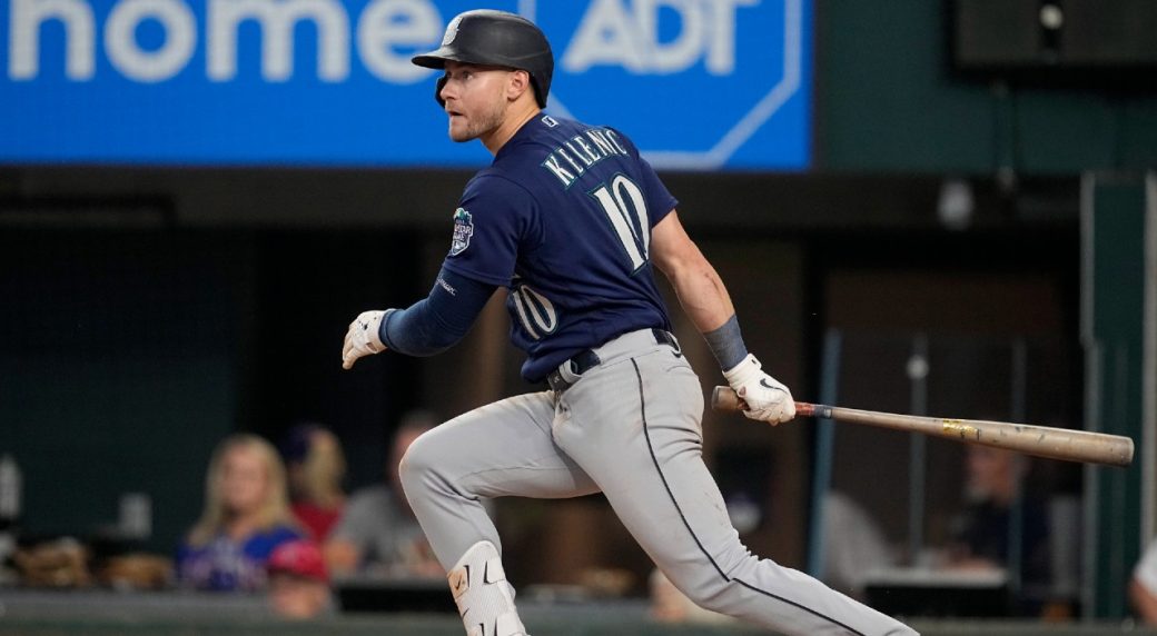Braves acquire Jarred Kelenic from Mariners in five-player trade