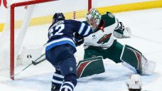 Niederreiter scores pair in front of sellout crowd as Jets top Wild