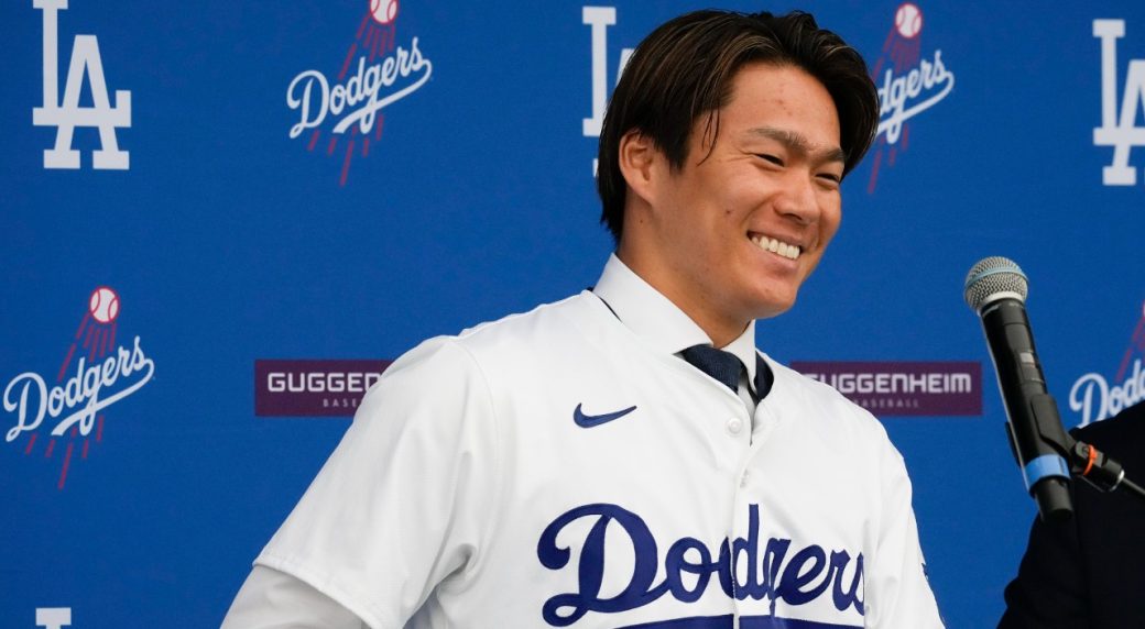 Dodgers officially agree to 12-year contract with Yamamoto