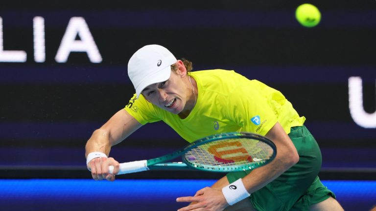 Defending champion Alex de Minaur battled past Stefanos Tsitsipas 1-6, 6-3, 6-3 on Thursday to book a second straight spot in the semifinals of the Mexican Open. (AP Photo/Trevor Collens)