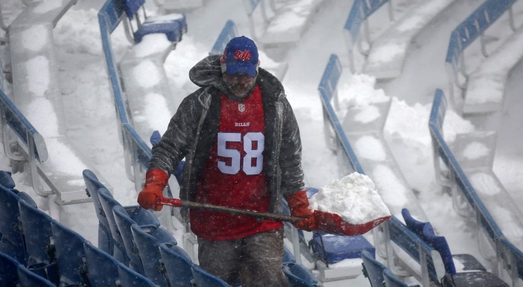 Snow Day Football Fans Brave The Winter Weather For Bills Steelers