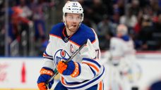 Oilers’ McDavid, Knoblauch vent frustration after lengthy offside review