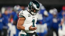 Report: Eagles QB Hurts avoids fracture in finger, taking injury ‘day-by-day’