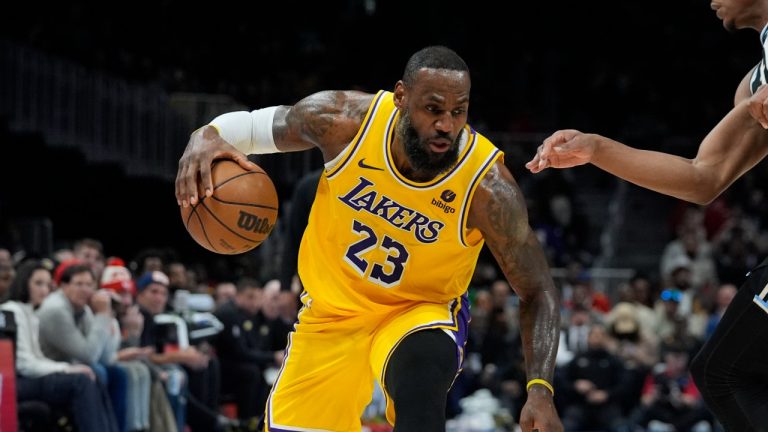 The Atlanta Hawks handed the Los Angeles Lakers a double-digit loss on Tuesday. (AP/John Bazemore)