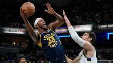 NBA Roundup: Pacers extend win streak; Hawks surprise Thunder