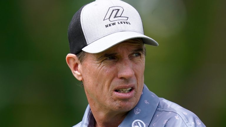 Steven Alker won the Mitsubishi Electric Championship at Hualalai on Saturday for his second straight PGA Tour Champions victory. (AP/Charlie Neibergall)