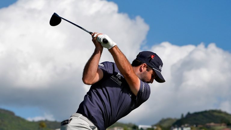 Taylor Montgomery made birdie on half of his holes Thursday for a 6-under 64 and the early lead at the Sony Open. (AP/Matt York)