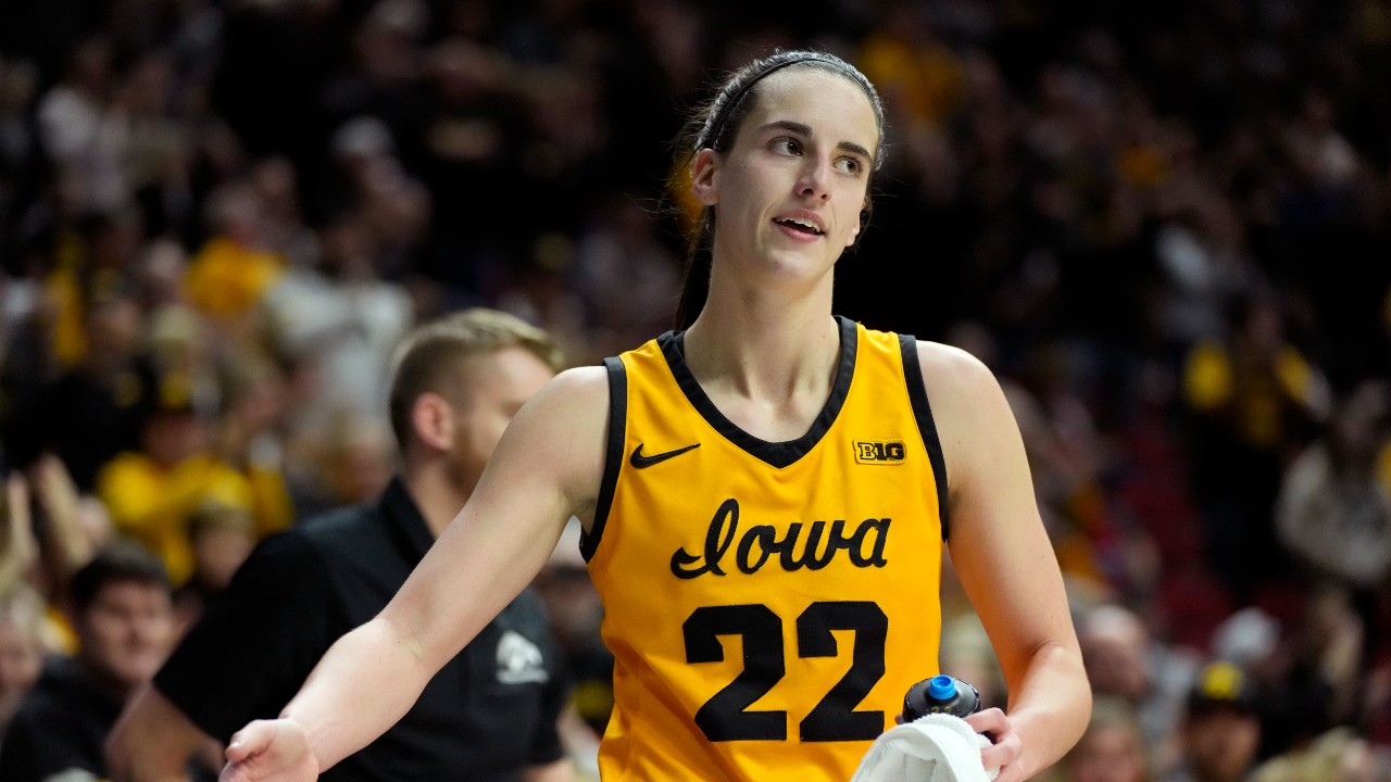 Caitlin Clark's Buzzer-Beater Secures Iowa's Thrilling Victory Over ...