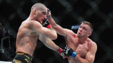 Du Plessis’ power overcomes Strickland’s volume to make history at UFC 297