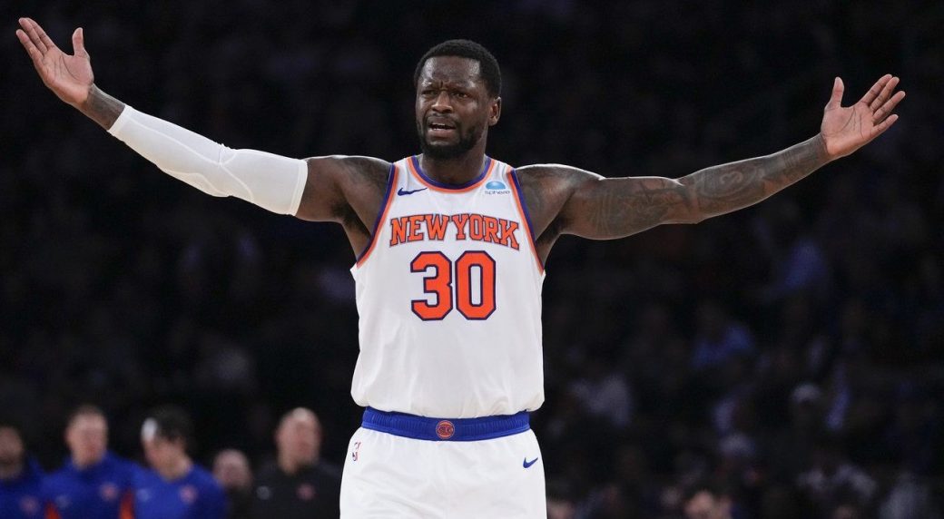Report: Knicks' Randle avoids major injury, out 'a few weeks