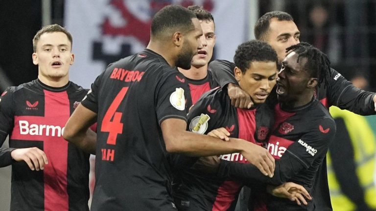 Bayer Leverkusen reached 30 games unbeaten in all competitions this season with a 3-2 comeback win over Stuttgart. (AP/Martin Meissner)