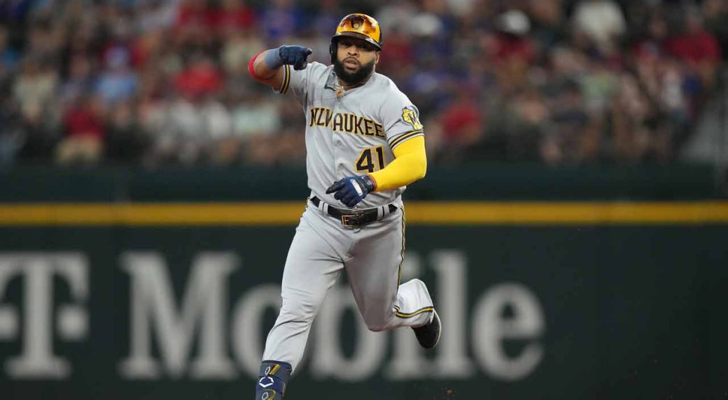Report: 1B Carlos Santana agrees to one-year, .25 million deal with Twins