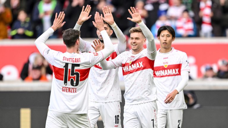 Stuttgart's Maximilian Mittelstadt, 2nd right, celebrates scoring with teammates Pascal Stenzel, left, Atakan Karazor, 2nd left, and Hiroki during the Bundesliga soccer match between VfB Stuttgart and FSV Mainz 05 at MHPArena, Stuttgart, Germany, Sunday Feb. 11, 2024. (Harry Langer/dpa via AP) 