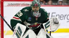 Wild beat Penguins, Fleury makes 32 saves on night he’s honoured