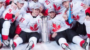 Team Canada captain Sidney Crosby (87) and teammates pose for a photograph with the trophy after defeating team Europe during third period World Cup of Hockey finals in Toronto on Thursday, September 29, 2016. (Nathan Denette/THE CANADIAN PRESS)