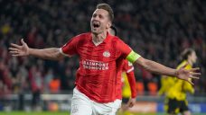 De Jong penalty earns PSV draw with Dortmund in Champions League round of 16