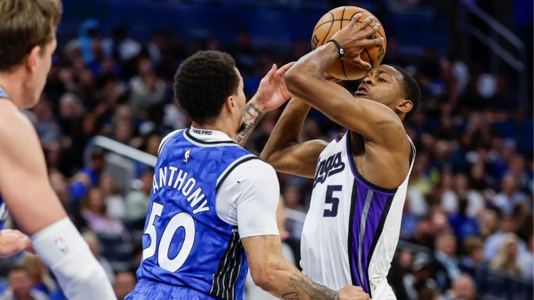 Sacramento Kings guard De'Aaron Fox is defended by Orlando Magic guard Cole Anthony during the first half of an NBA basketball game, Saturday, March 23, 2024, in Orlando, Fla. (Kevin Kolczynski/AP Photo)