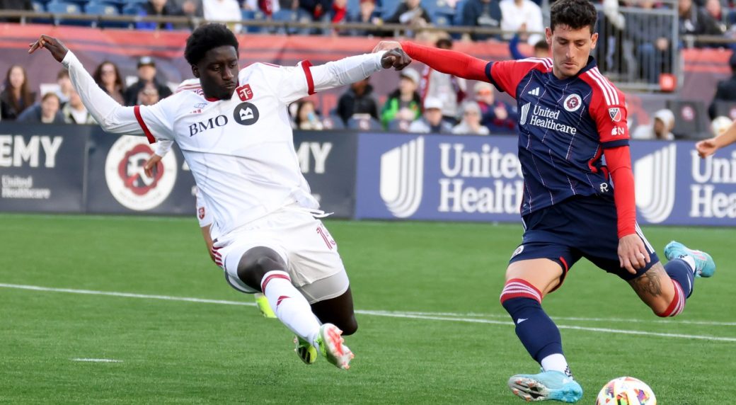 Toronto FC's Nicksoen Gomis out approximately four weeks after wrist
