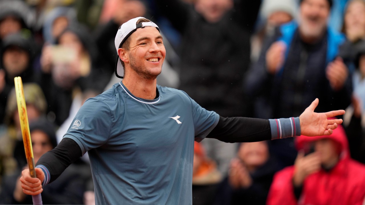 Struff beats Fritz in Munich final for his first title at age 33