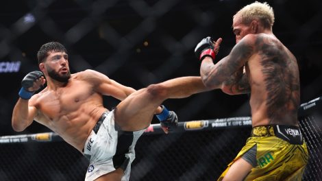 Arman-Tsarukyan-kicks-Charles-Oliveira-during-a-UFC-300-mixed-martial-arts-lightweight-bout