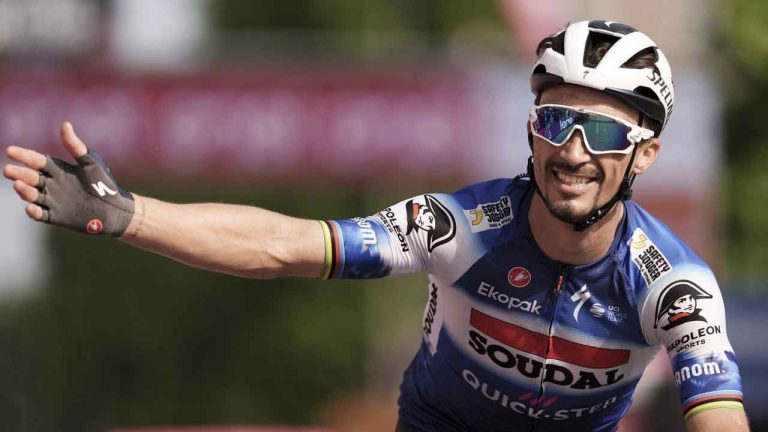 France's Julian Alaphilippe celebrates winning the 12th stage of the Giro d'Italia cycling race from Martinsicuro to Fano. (Massimo Paolone/AP)
