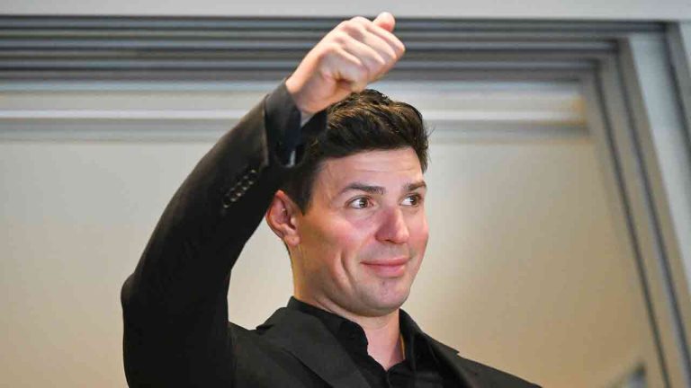 Former Montreal Canadiens goaltender Carey Price salutes the crowd during an NHL hockey game. (Graham Hughes/CP)