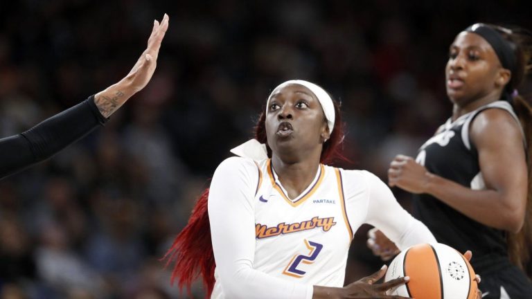 Phoenix Mercury guard Kahleah Copper drives to the basket next to Las Vegas Aces guard Jackie Young, right, during the first half of a WNBA basketball game Tuesday, May 21, 2024, in Las Vegas. (Steve Marcus/Las Vegas Sun via AP)
