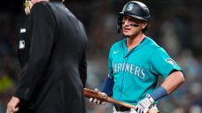 Lucky Mariners fan ends up with two foul balls on consecutive pitches