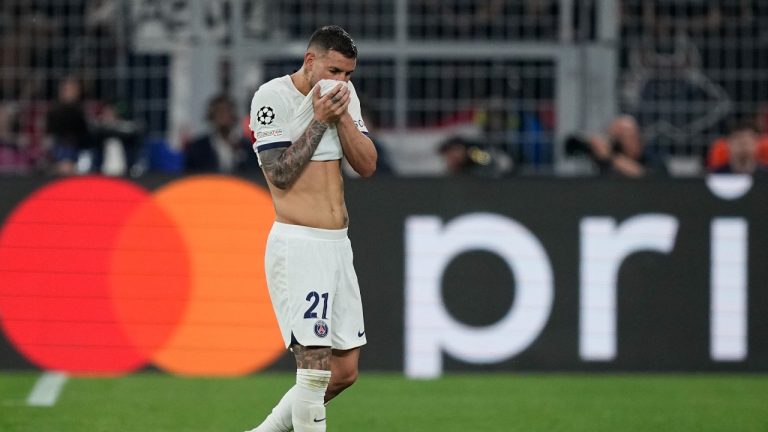 PSG's Lucas Hernandez leaves the pitch after being injured during the Champions League semifinal first leg soccer match between Borussia Dortmund and Paris Saint-Germain at the Signal-Iduna Park in Dortmund, Germany, Wednesday, May 1, 2024. (AP/Martin Meissner)